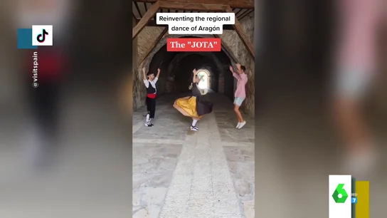 Una jota aragonesa al ritmo de 'Niña de la escuela': el original baile tradicional adaptado a los tiempos de TikTok Una jota aragonesa al ritmo de 'Niña de la escuela': el original baile tradicional adaptado a los tiempos de TikTok