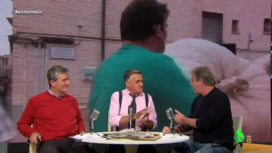 Wyoming reúne a Gomespuma en el plató de El Intermedio entre carcajadas y cantes: "Este todo lo convierte en musical" Wyoming reúne a Gomespuma en el plató de El Intermedio entre carcajadas y cantes: "Este todo lo convierte en musical"