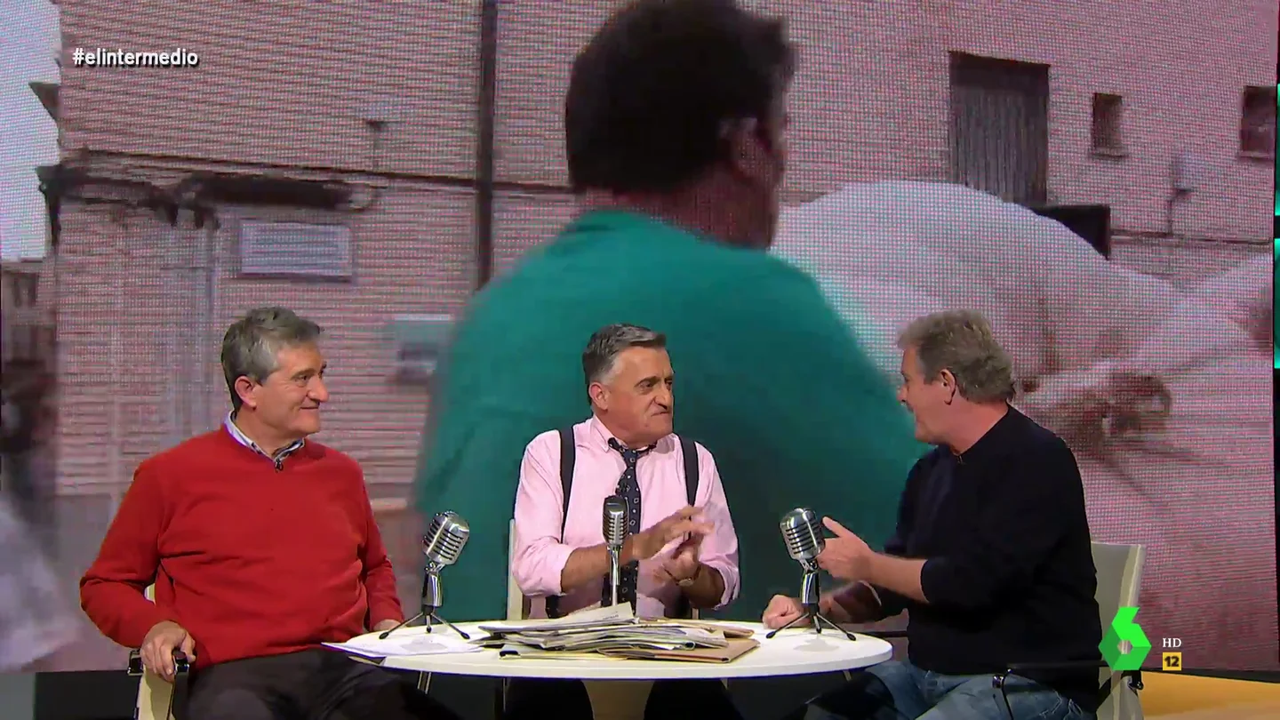 Wyoming reúne a Gomespuma en el plató de El Intermedio entre carcajadas y cantes: "Este todo lo convierte en musical" Wyoming reúne a Gomespuma en el plató de El Intermedio entre carcajadas y cantes: "Este todo lo convierte en musical"