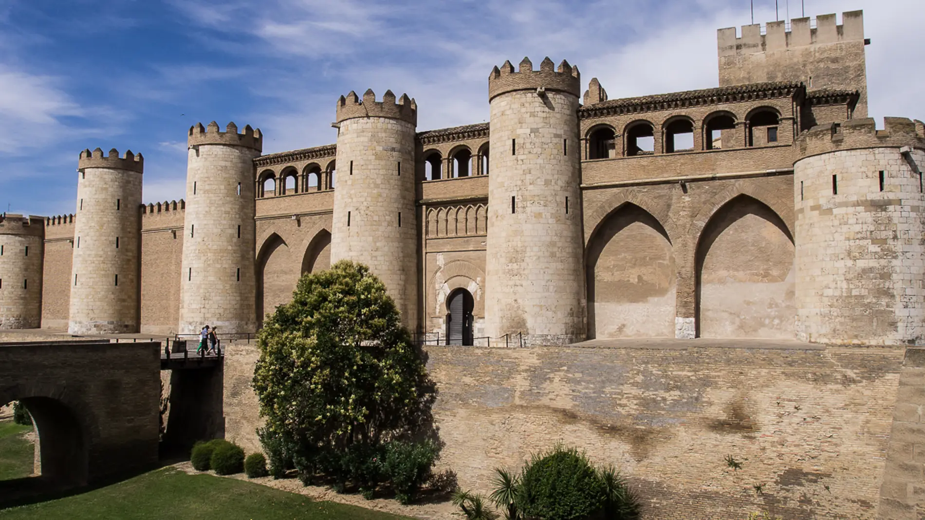Palacio de la Aljafería: 5 curiosidades que no te dejarán indiferente