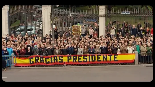 El emocionante adiós de España a Adolfo Suárez: "Fui militante antifranquista y con él recobré la libertad" El emocionante adiós de España a Adolfo Suárez: "Fui militante antifranquista y con él recobré la libertad"