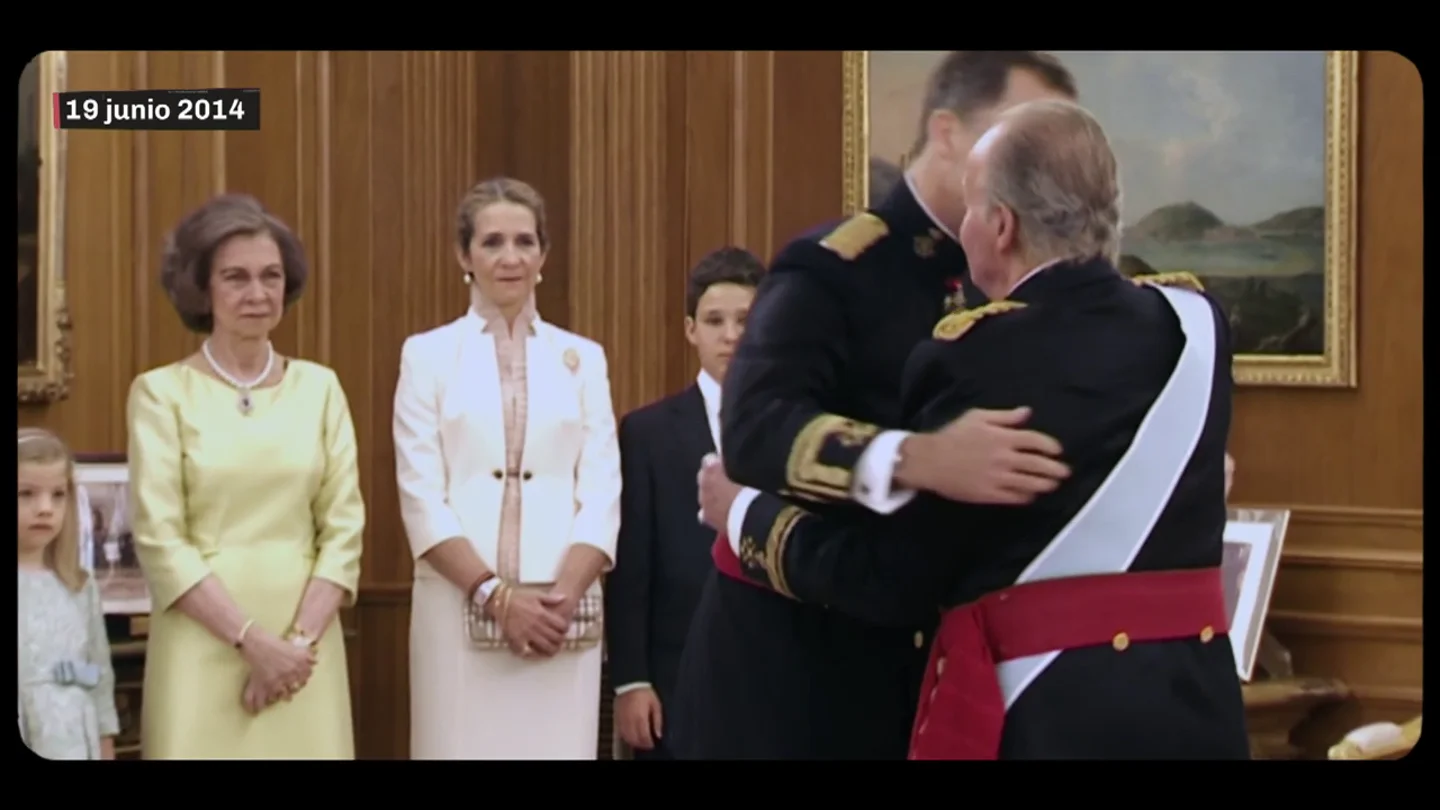 Así sorprendió la Casa Real a España: de la abdicación del rey Juan Carlos al discurso de Felipe VI prometiendo "ejemplaridad" Así sorprendió la Casa Real a España: de la abdicación del rey Juan Carlos al discurso de Felipe VI prometiendo "ejemplaridad"
