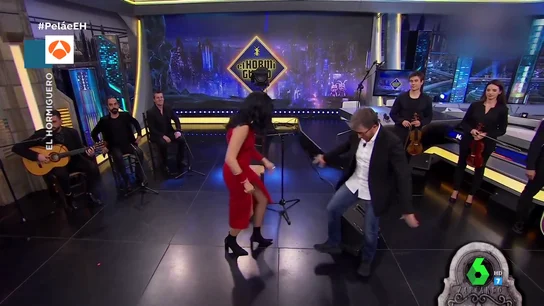 El tropezón de Pablo Motos en pleno directo de 'El Hormiguero' El tropezón de Pablo Motos en pleno directo de 'El Hormiguero'