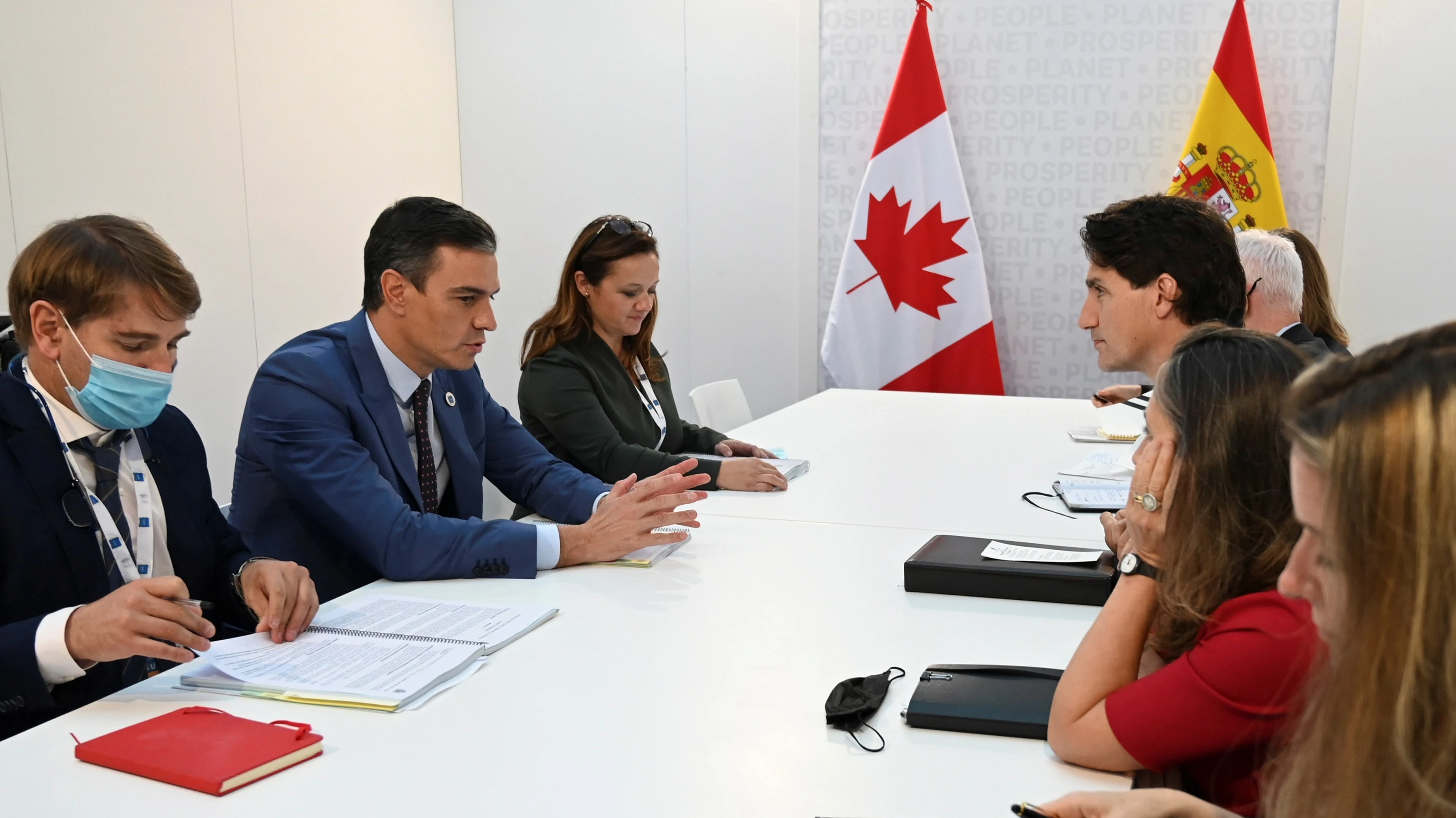 El presidente español, Pedro Sánchez, y su homólogo canadiense Justin Trudeau, durante la cumbre de líderes de G20