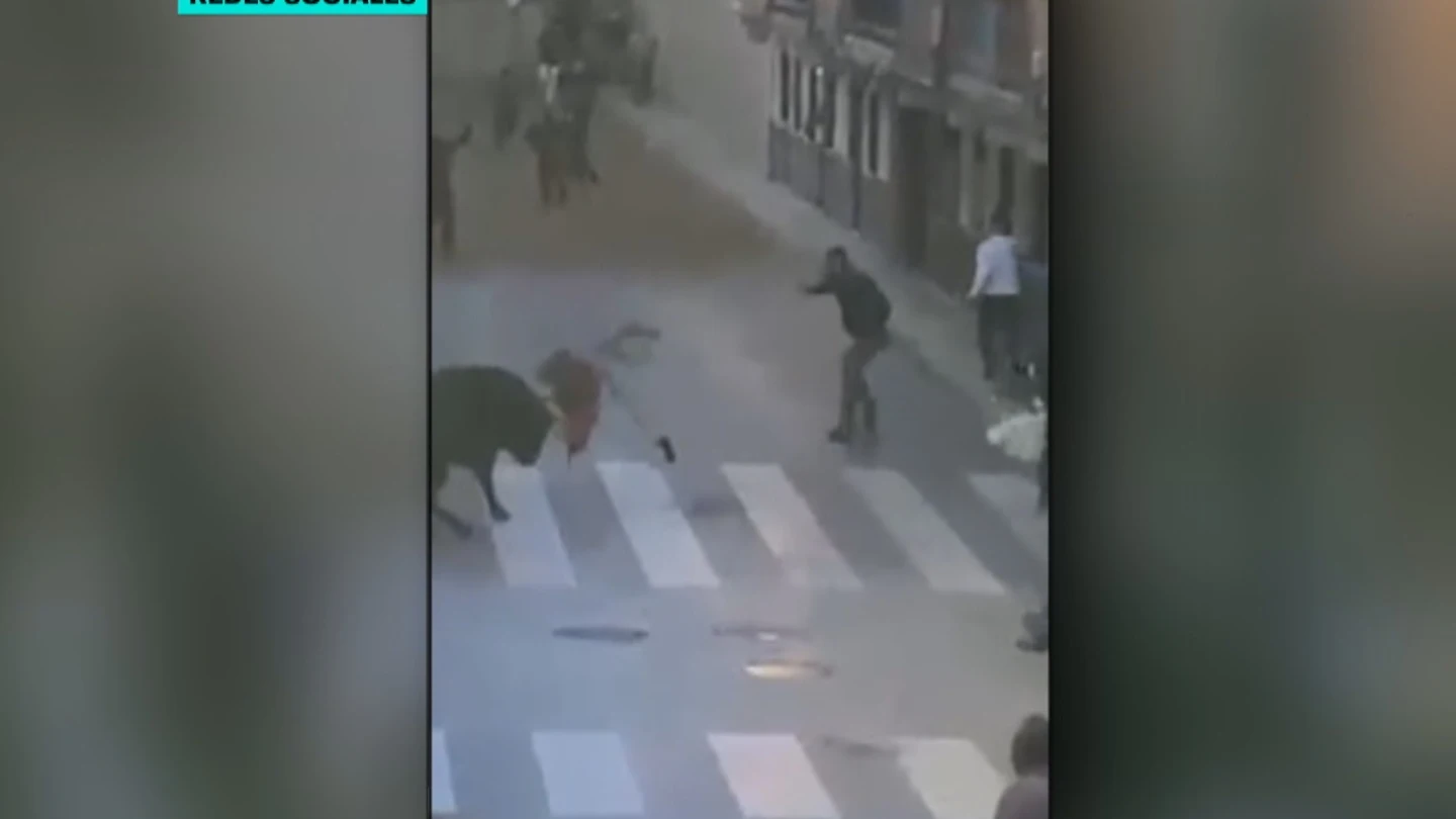 Muere un hombre tras ser corneado en los 'bous al carrer' de Onda (Castellón) Muere un hombre tras ser corneado en los 'bous al carrer' de Onda (Castellón)