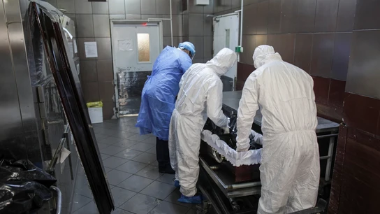 Empleados de una funeraria Empleados de una funeraria