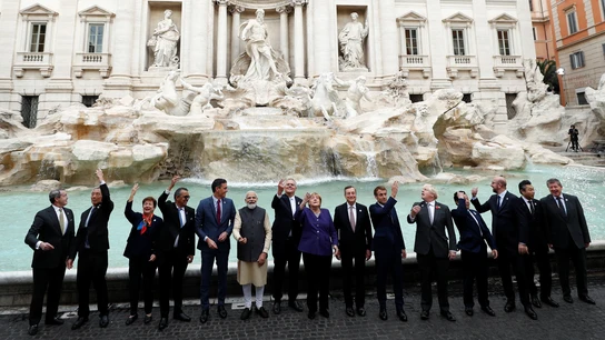 Los líderes del G20 posan frente a la Fontana di Trevi (Roma) Los líderes del G20 posan frente a la Fontana di Trevi (Roma)