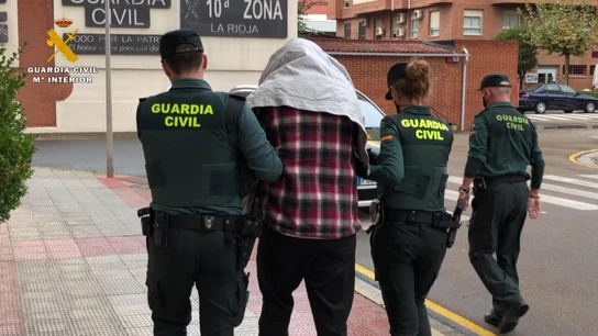 El momento en el que el detenido es trasladado del cuartel a los juzgados El momento en el que el detenido es trasladado del cuartel a los juzgados