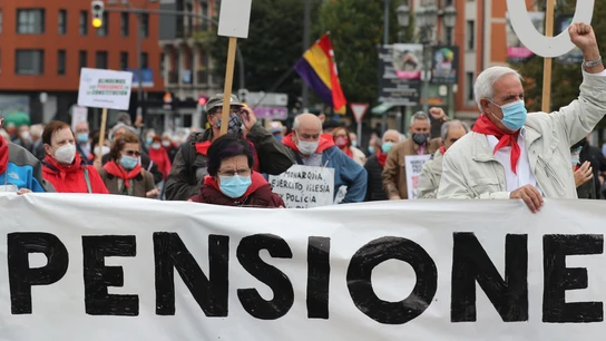 El Gobierno propone que las empresas costeen la mayor parte de la subida de las cotizaciones para pagar las pensiones El Gobierno propone que las empresas costeen la mayor parte de la subida de las cotizaciones para pagar las pensiones