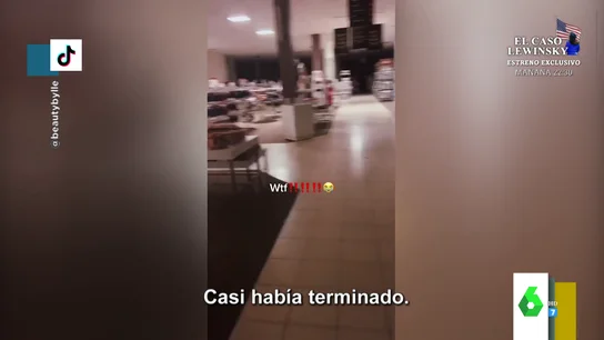 El agónico vídeo de una joven encerrada en un centro comercial de noche El agónico vídeo de una joven encerrada en un centro comercial de noche