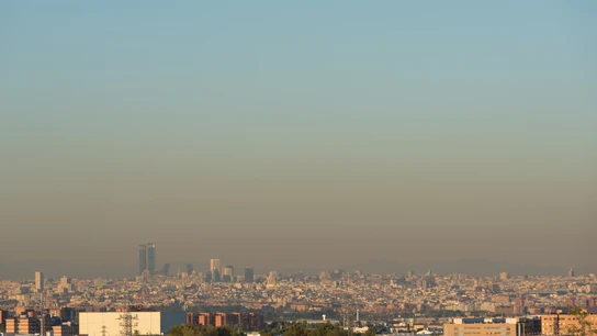 Foto de archivo. Vista de la ciudad de Madrid y su "boina" de contaminación.  Foto de archivo. Vista de la ciudad de Madrid y su "boina" de contaminación
