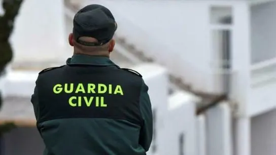 Muere un joven de 17 años al caerle encima un árbol en un campo de fútbol cuando se refugiaba de una tormenta Muere un joven de 17 años al caerle encima un árbol en un campo de fútbol cuando se refugiaba de una tormenta