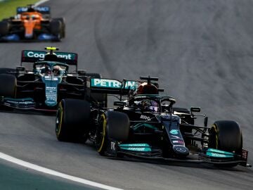 Espectacular remontada de Lewis Hamilton