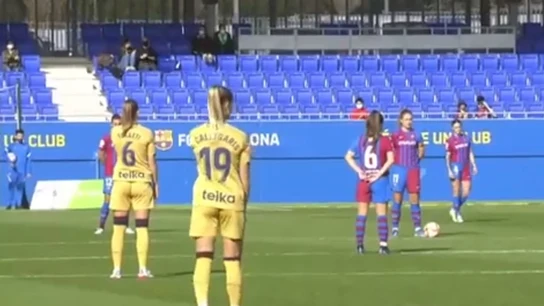 Parón en el partido entre el Barça y el Levante Parón en el partido entre el Barça y el Levante