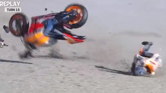 Pol Espargaró sufre una dura caída Pol Espargaró sufre una dura caída