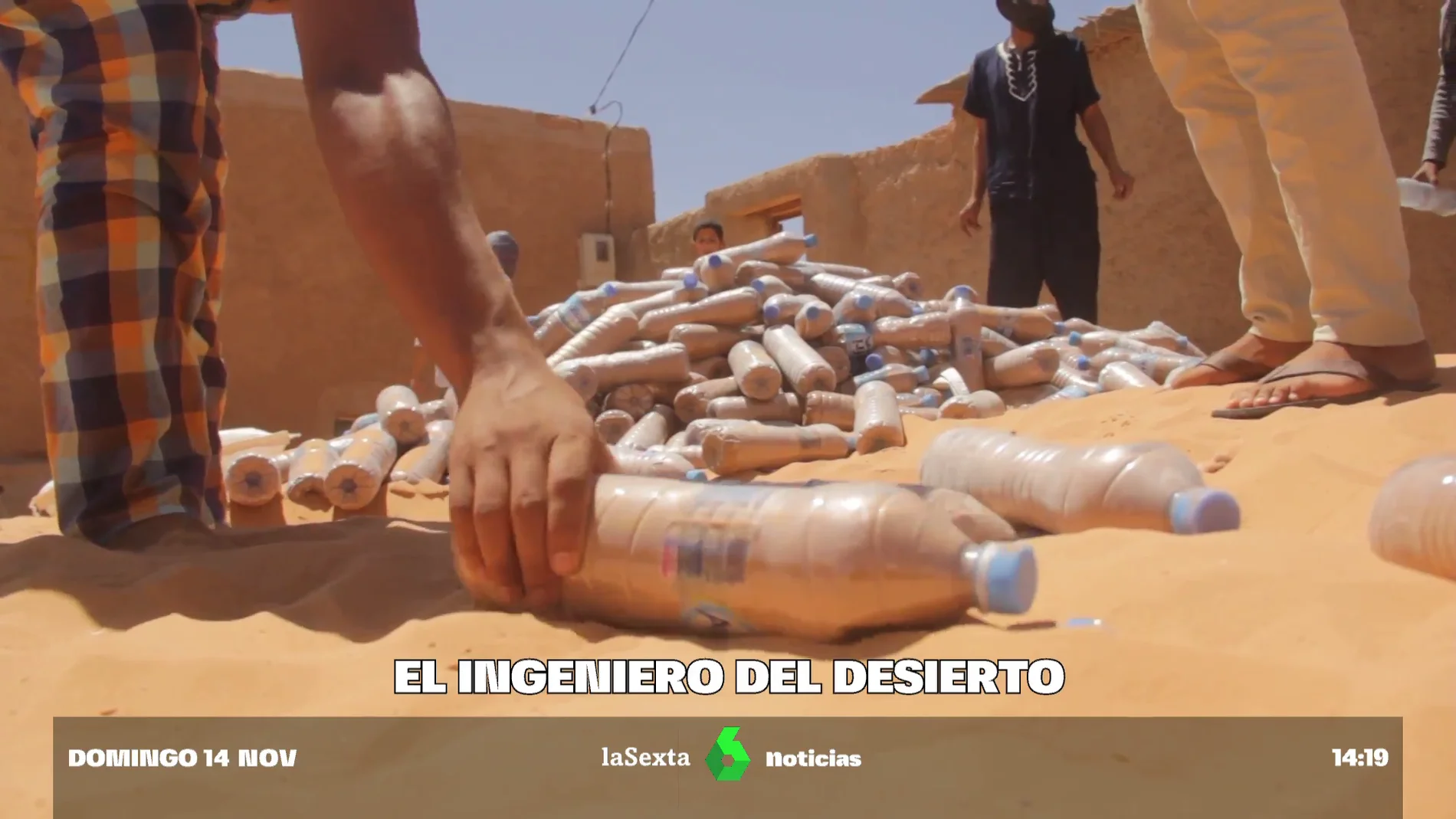 La historia de Tateh, el 'loco del desierto' que construyó 25 casas con botellas de plástico para refugiados