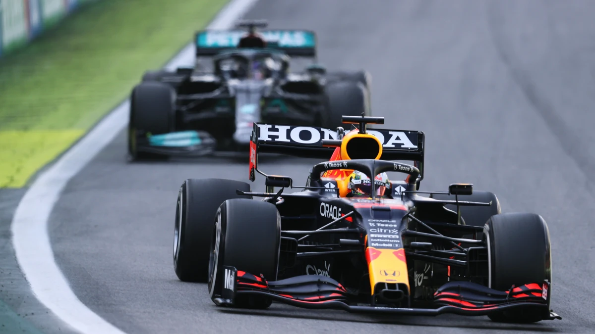 Verstappen, por delante de Hamilton