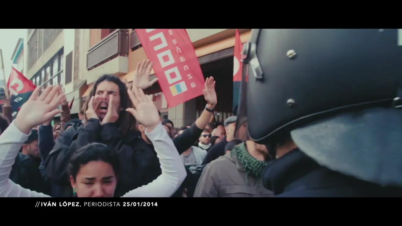 Las imágenes de Alberto Rodríguez en la manifestación en la que le acusan de agredir a un policía: esto es lo que está haciendo