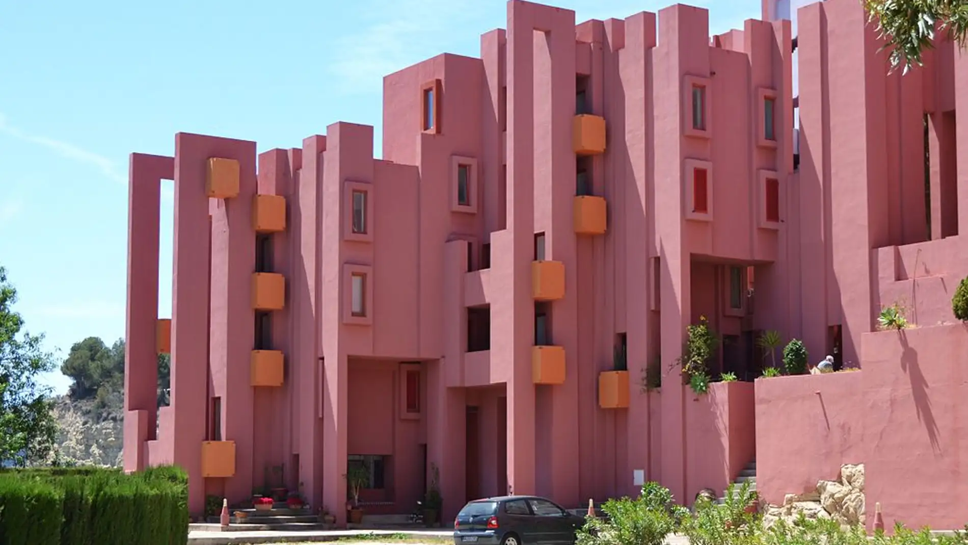 Descubre la Muralla Roja, uno de los lugares con más encanto de Calpe