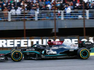 Lewis Hamilton supera a todo y a todos para ganar en Brasil Lewis Hamilton supera a todo y a todos para ganar en Brasil