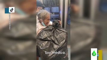 El "exorcismo" viral entre dos señoras en pleno Metro: "¡Diablo mentiroso, en el nombre de Jesús!"