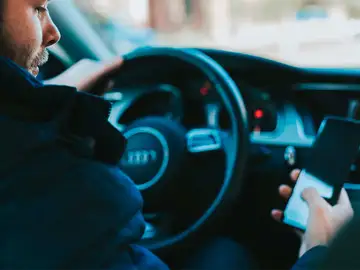 Tres buenos manos libres para el coche Tres buenos manos libres para el coche