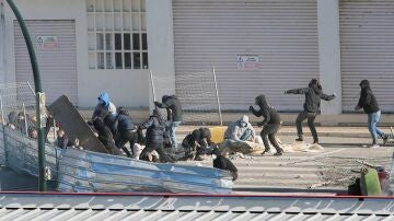 Barricadas, fogatas y cortes de carretera durante las protestas en la huelga del metal en Cádiz