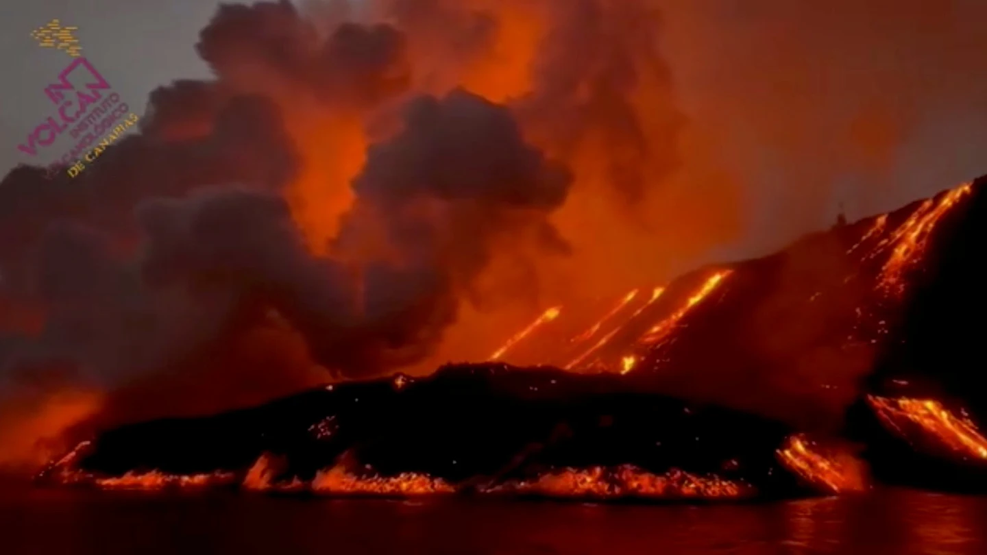 El volcán de La Palma aumenta su explosividad y expulsión de ceniza mientras la calidad del aire sigue siendo mala El volcán de La Palma aumenta su explosividad y expulsión de ceniza mientras la calidad del aire sigue siendo mala