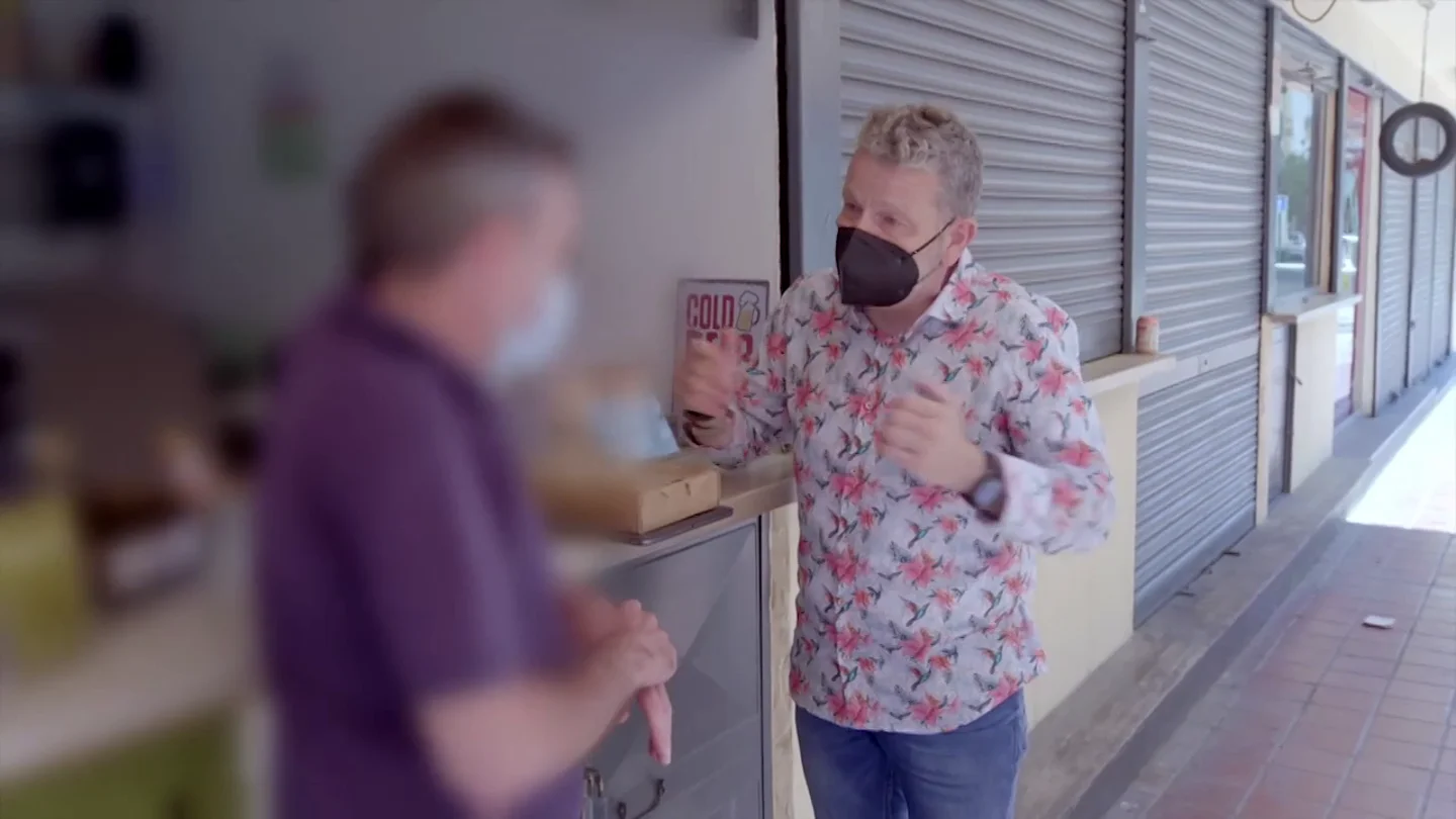 El enfado de Chicote con un vendedor de insectos ilegales en España: "Puedes ir al trullo por esto" El enfado de Chicote con un vendedor de insectos ilegales en España: "Puedes ir al trullo por esto"