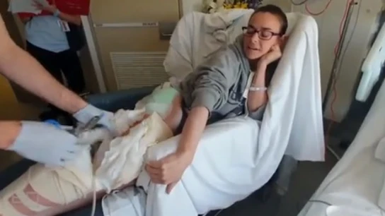 Un surfista defiende a su mujer a puñetazos del ataque de un tiburón Un surfista defiende a su mujer a puñetazos del ataque de un tiburón