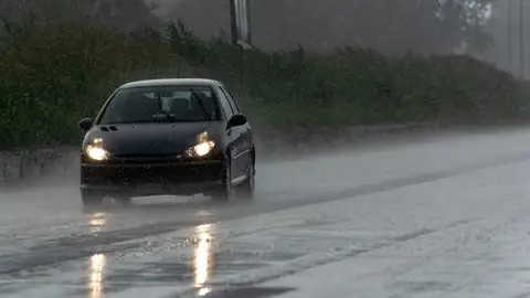 El consejo más interesante de la DGT sobre las luces en días de lluvia y nieve intensa El consejo más interesante de la DGT sobre las luces en días de lluvia y nieve intensa