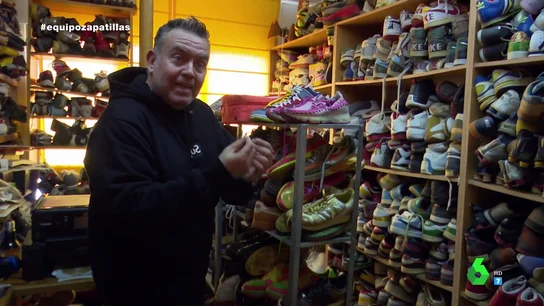 Un hombre con más de 1.800 pares de zapatillas Un hombre con más de 1.800 pares de zapatillas