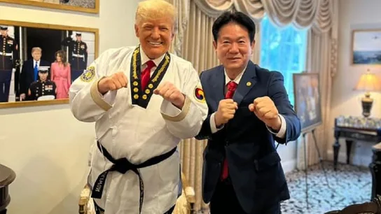 Donald Trump y Lee Dong-sup Donald Trump y Lee Dong-sup