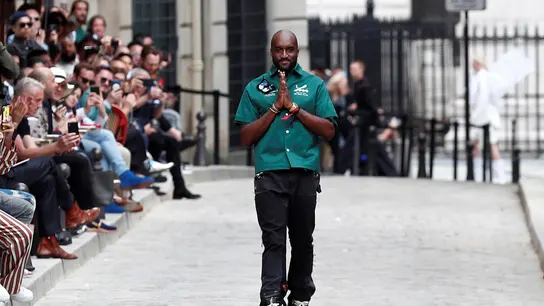 El diseñador ghanés-estadounidense Virgil Abloh tras la presentación de su colección masculina Primavera / Verano 2020 para Louis Vuitton en París El diseñador ghanés-estadounidense Virgil Abloh tras la presentación de su colección masculina Primavera / Verano 2020 para Louis Vuitton en París