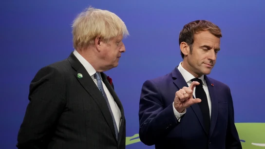 Boris Johnson y Emmanuel Macron, durante la cumbre del clima de Glasgow Boris Johnson y Emmanuel Macron, durante la cumbre del clima de Glasgow