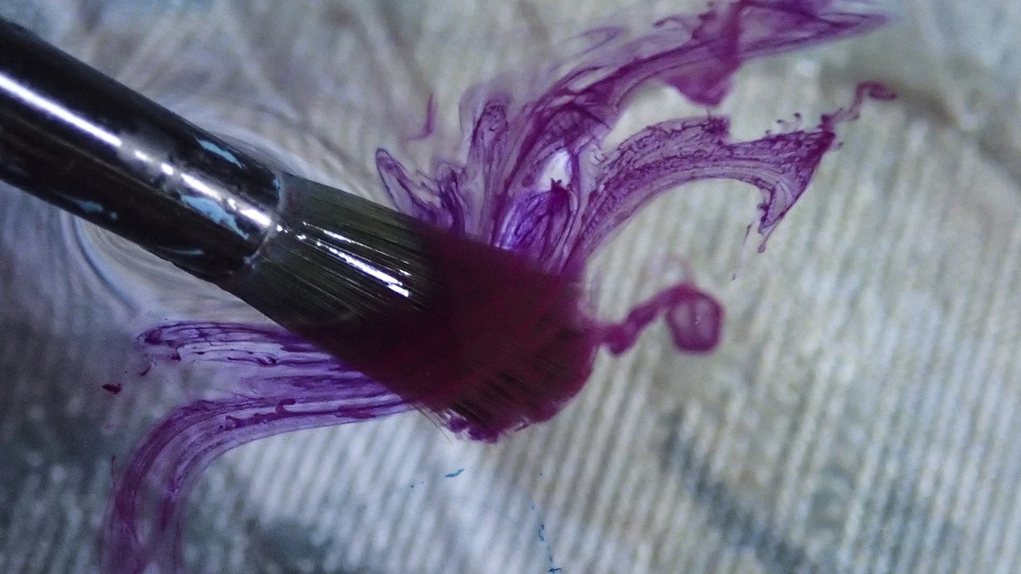 Cómo quitar la pintura de la ropa sin dañar la tela Cómo quitar la pintura de la ropa sin dañar la tela