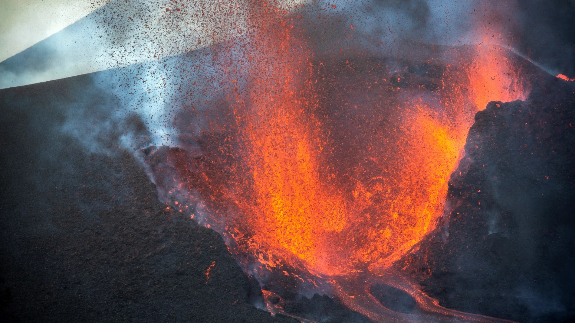 Vista de la erupción del volcán de Cumbre Vieja.