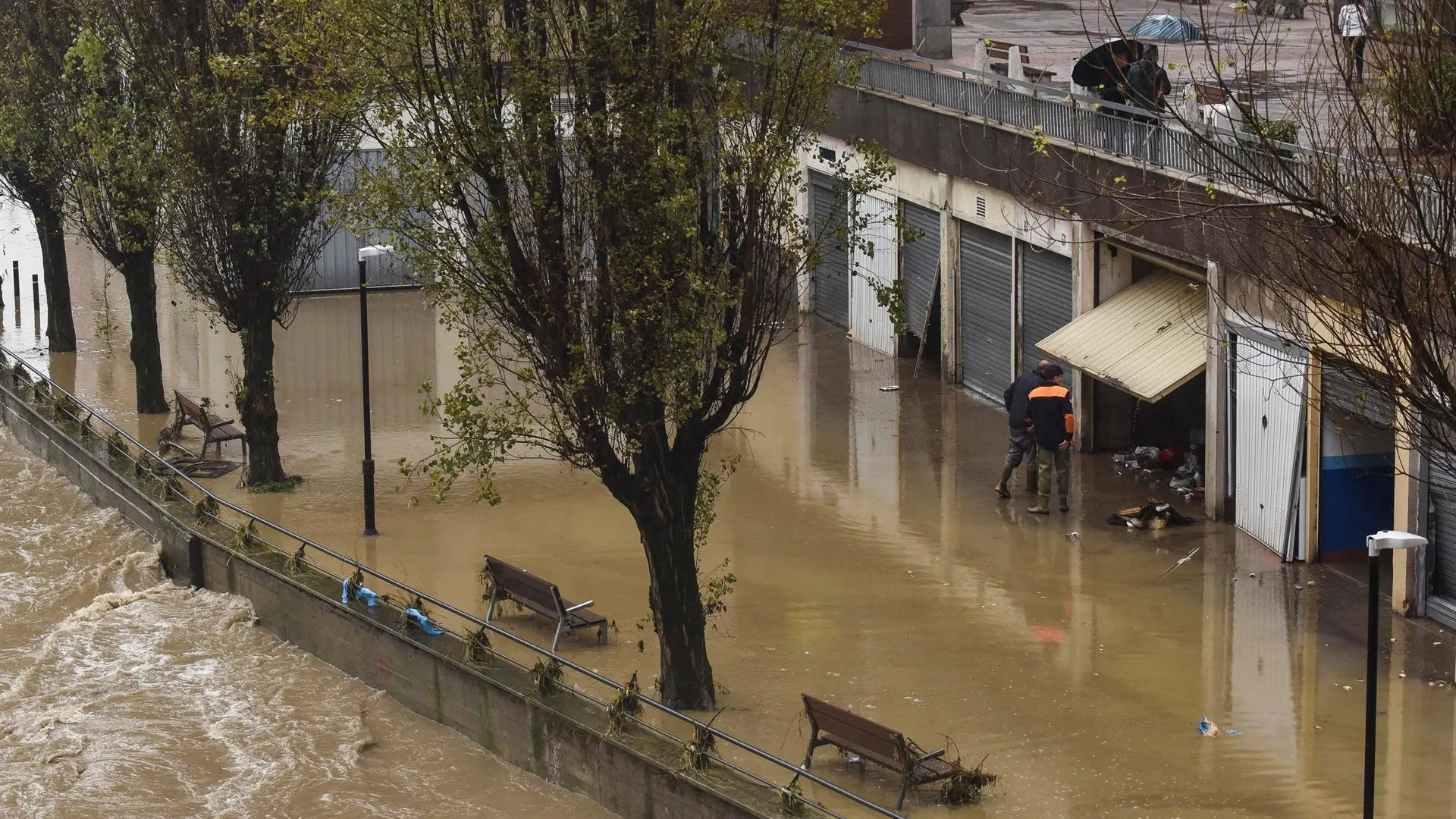 El cauce del río Nervión, en Basauri (Bizkaia)