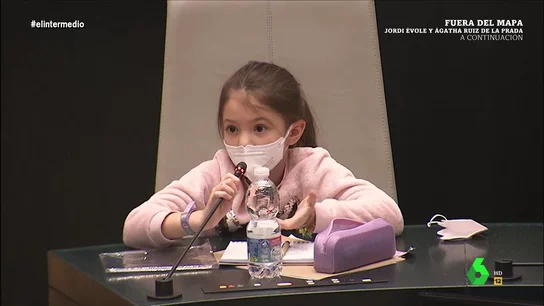 La tierna explicación de una niña a Almeida sobre por qué hay que rebajar el tráfico en Madrid La tierna explicación de una niña a Almeida sobre por qué hay que rebajar el tráfico en Madrid