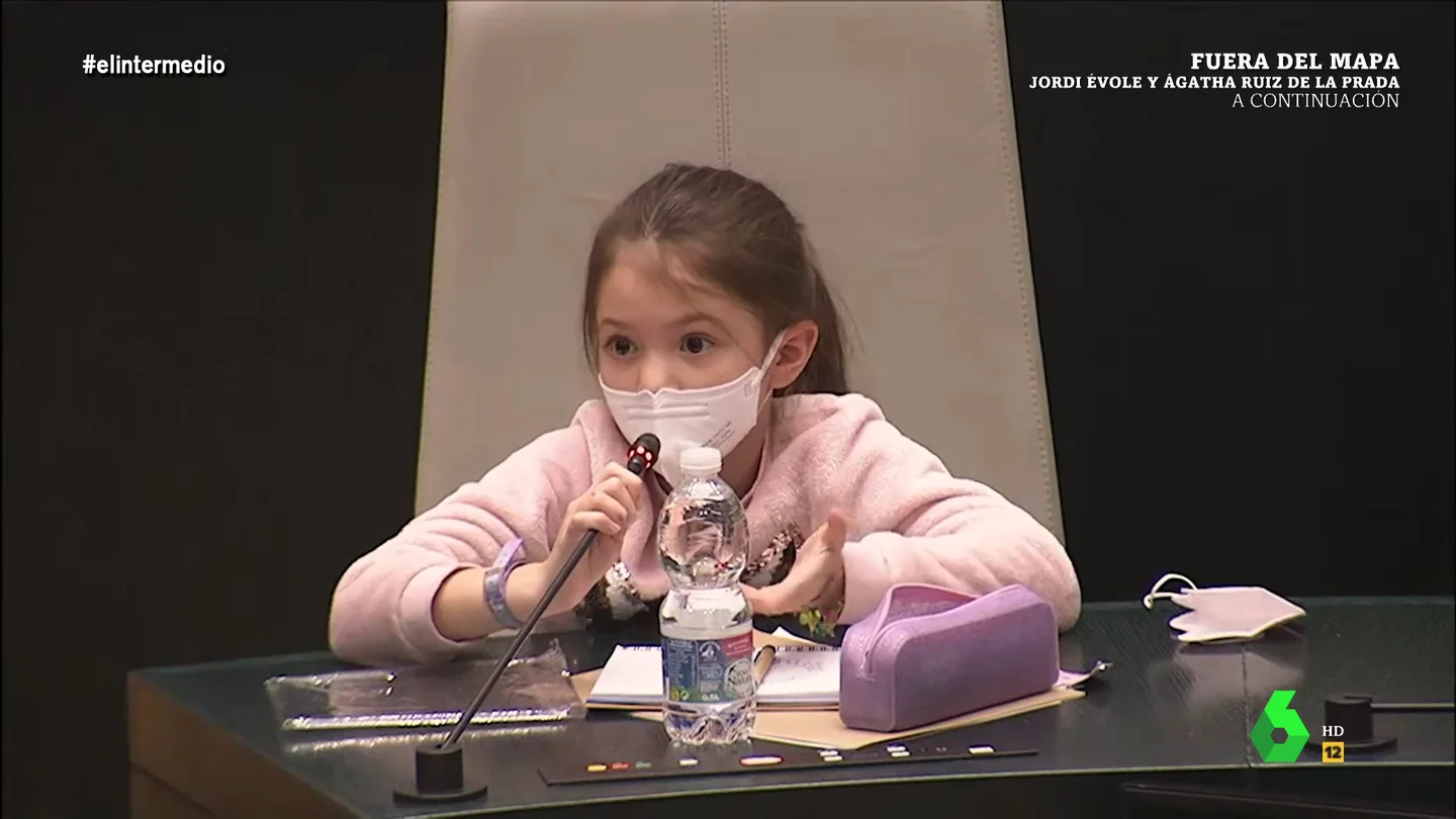 La tierna explicación de una niña a Almeida sobre por qué hay que rebajar el tráfico en Madrid La tierna explicación de una niña a Almeida sobre por qué hay que rebajar el tráfico en Madrid