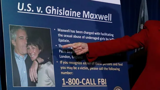 Fotografía de archivo de la conferencia de prensa donde se anunciaron los cargos contra Ghislaine Maxwell por su presunto papel en la trama de abuso sexual. Fotografía de archivo de la conferencia de prensa donde se anunciaron los cargos contra Ghislaine Maxwell por su presunto papel en la trama de abuso sexual.
