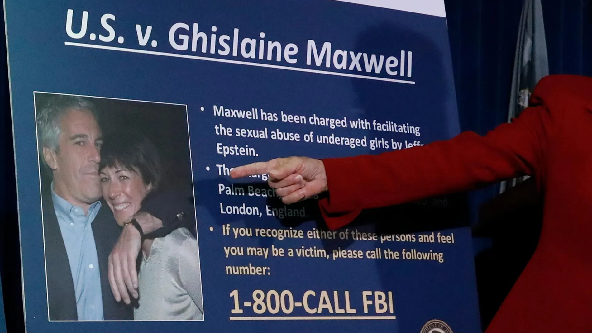 Fotografía de archivo de la conferencia de prensa donde se anunciaron los cargos contra Ghislaine Maxwell por su presunto papel en la trama de abuso sexual.