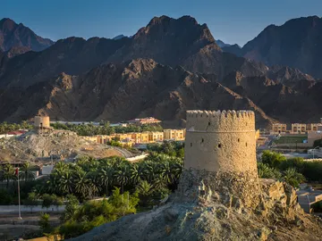 El centro de los Emiratos Árabes Unidos está en las magníficas montañas de Hatta El centro de los Emiratos Árabes Unidos está en las magníficas montañas de Hatta