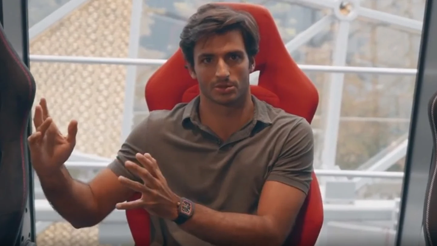 Carlos Sainz cambia el Golf que le regalaron sus padres con 18 años por un Ferrari exclusivo Carlos Sainz cambia el Golf que le regalaron sus padres con 18 años por un Ferrari exclusivo