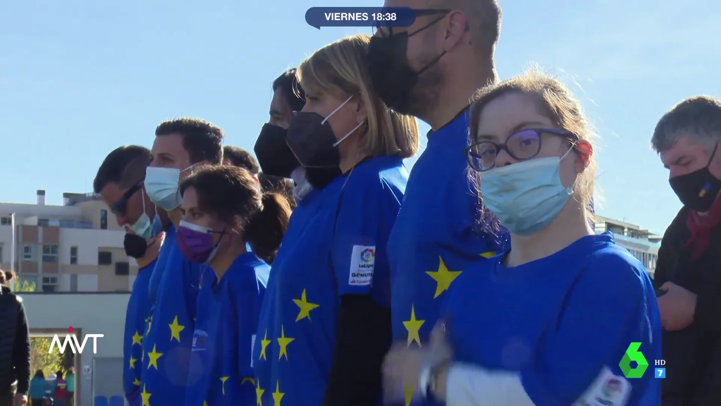 Personas con discapacidad y eurodiputados disputan un partido de fútbol para fomentar la inclusión y el deporte Personas con discapacidad y eurodiputados disputan un partido de fútbol para fomentar la inclusión y el deporte