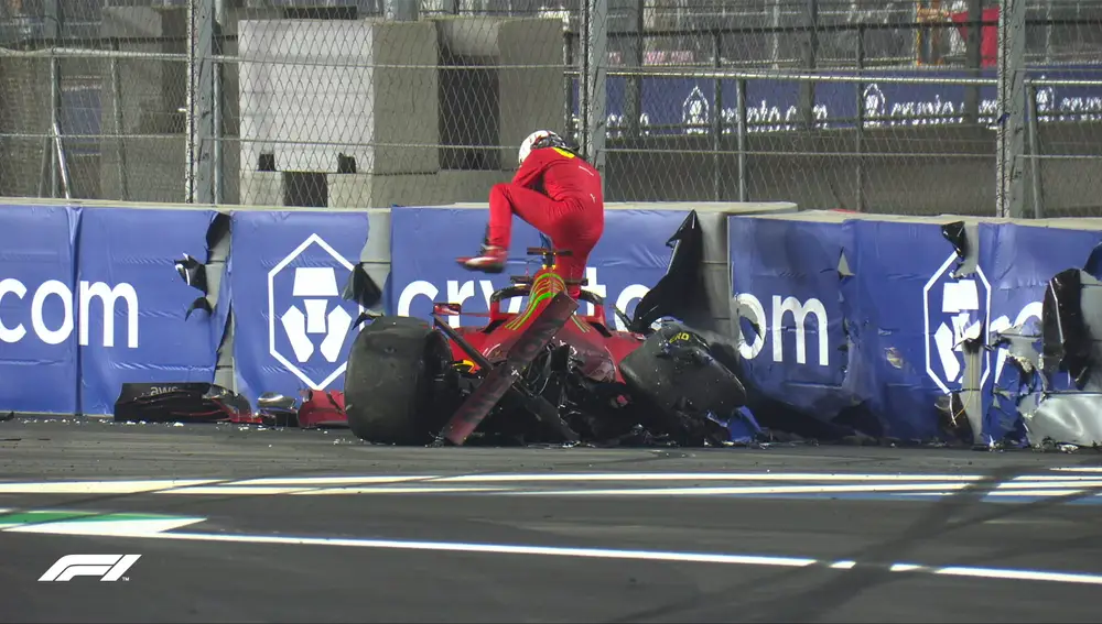 Fuerte accidente de Charles Leclerc en la curva 22