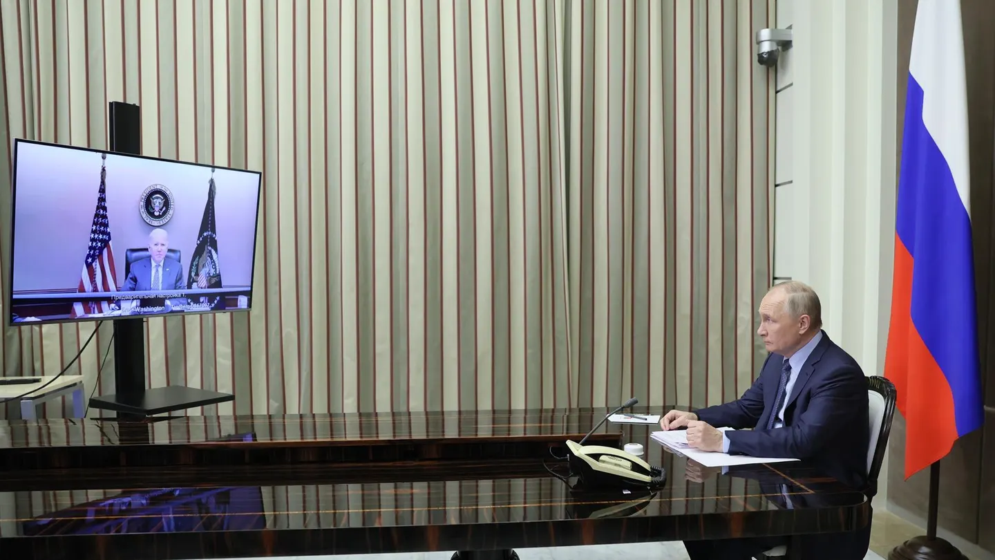 La videollamada entre Biden y Putin La videollamada entre Biden y Putin