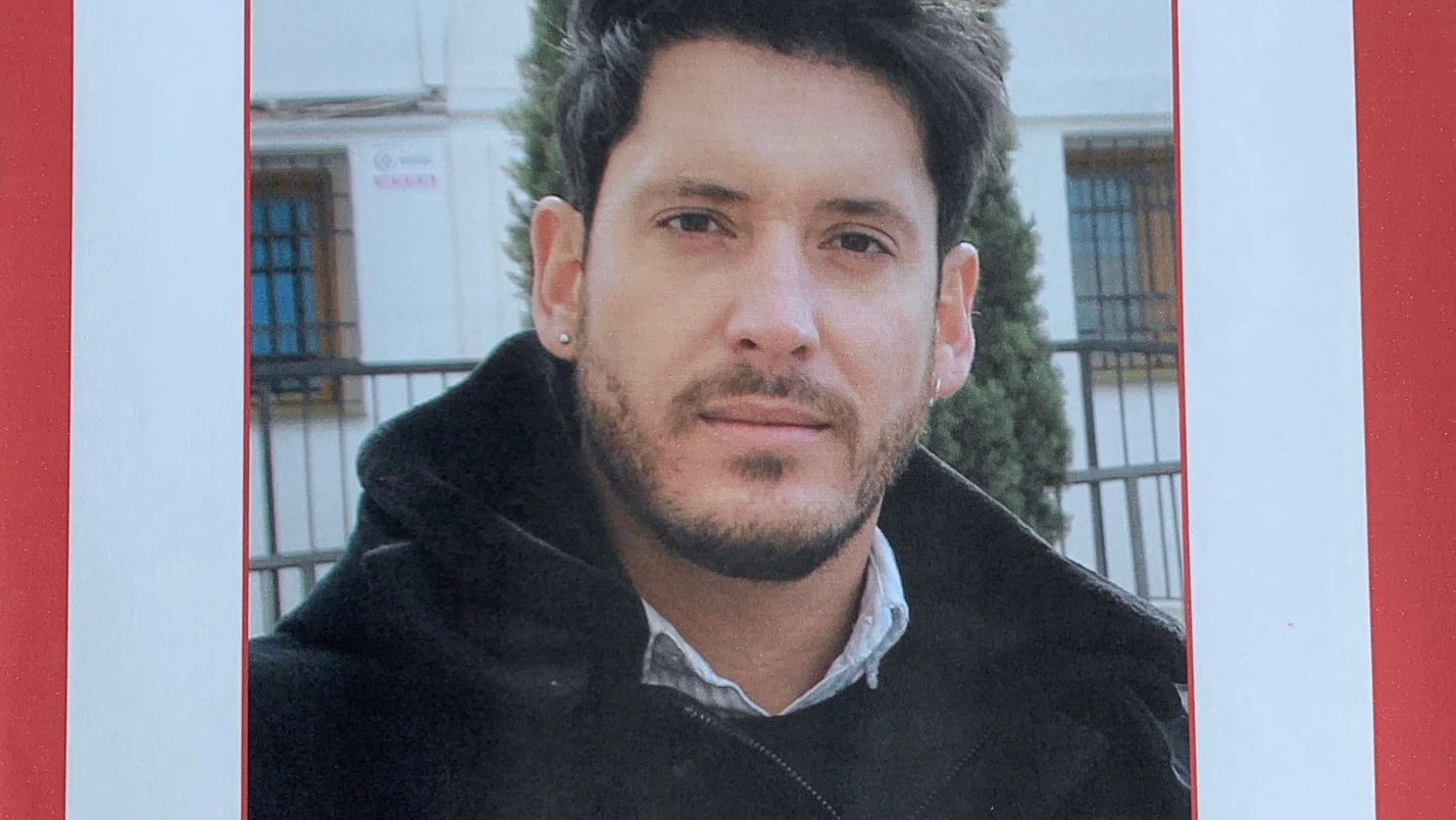 Cartel de búsqueda tras la desaparición de Marcos Durá Cano en Formigal