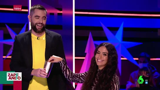 Cristina Pedroche pone en apuros a Dani Mateo con este personal pregunta en el sorteo del amigo invisible: "¿Tú no te tocas?" Cristina Pedroche pone en apuros a Dani Mateo con este personal pregunta en el sorteo del amigo invisible: "¿Tú no te tocas?"