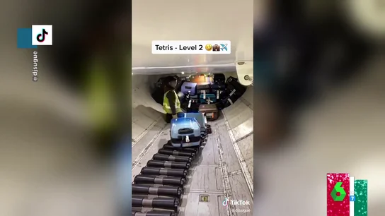 El tetris definitivo: así se apilan las maletas en la bodega de un avión El tetris definitivo: así se apilan las maletas en la bodega de un avión